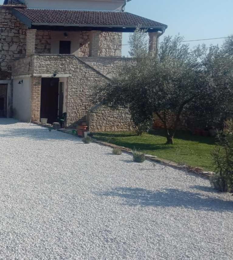 Holiday Home Stancija Becic Mugeba 외부 사진